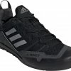 Adidas TERREX Swift Solo 2 Chaussures Homme, noir/bleu -Chaussures trekking Soldes adidas terrex swift solo 2 shoes men core black core black grey three 1 2